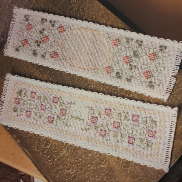 Just CrossStitch Magazine August 2004 - Picture 12 of 16